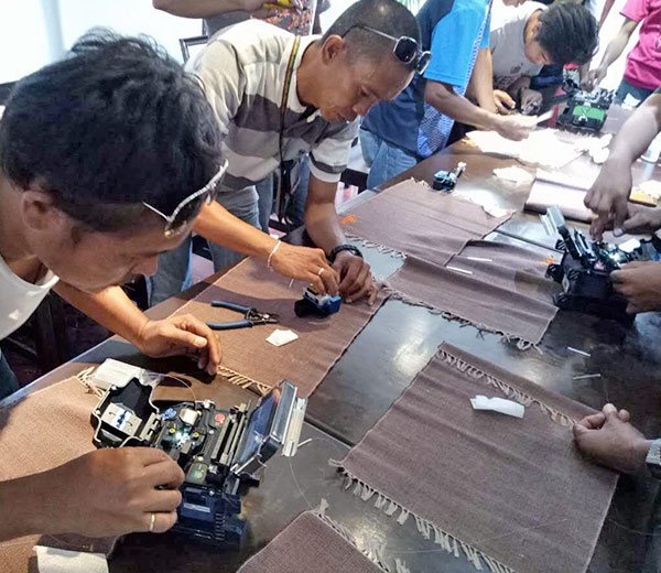 Fiber Splicing Machines Training Thailand- Aveis FTTH