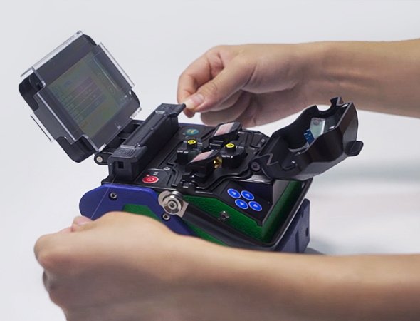 Best Fiber Splicing Machines 7s fast splicing and 9s fast heating